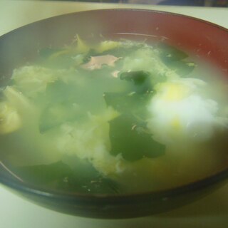 わかめと卵の中華風スープ